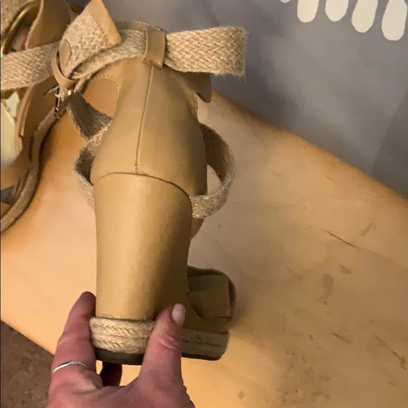 Tan wedges - Picture 4 of 5